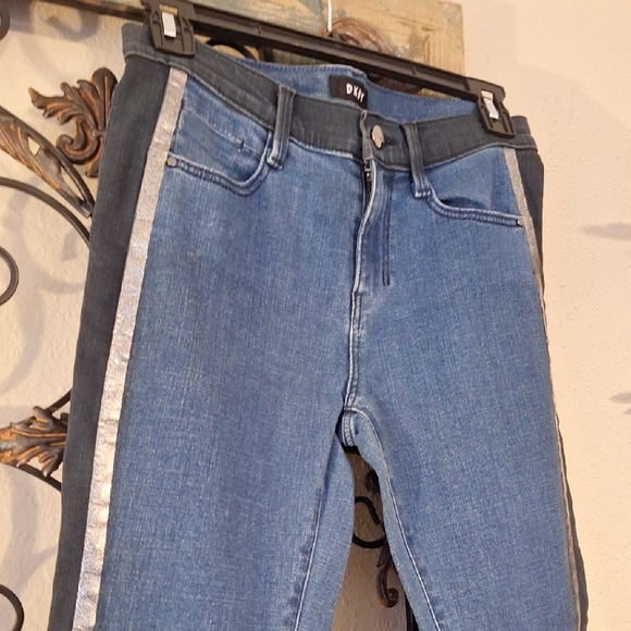 DKNY Ankle Jeans with Metallic& Blk Stripe. Excellent Condition NWOT Size 24 - Picture 10 of 17